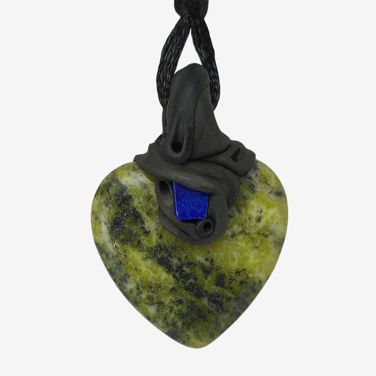 Minerali & Pietre curative: Lizardit-Serpentin Steinanhänger mit Lapislazuli – Nuovo e nell'imballaggio originale da Meilen venduto da BYRD-Design