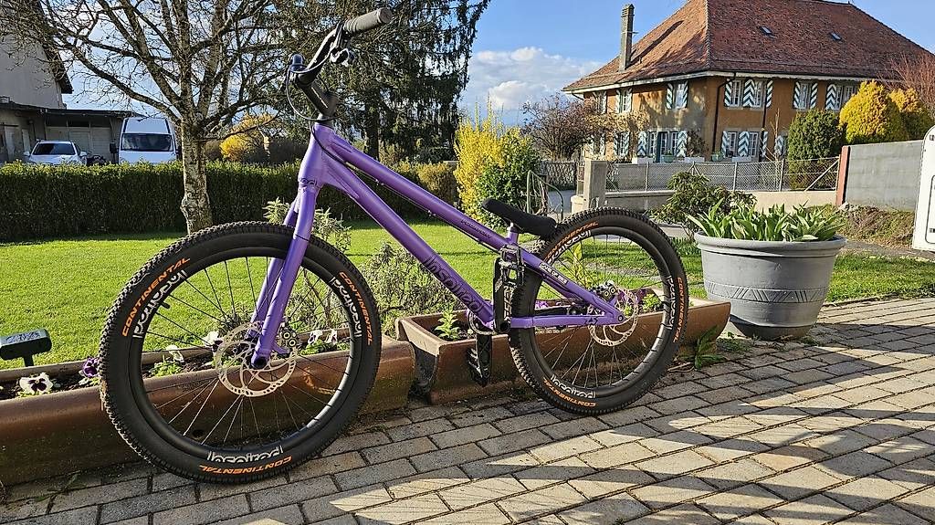 Inspired Biciclette: Inspired fourplay team en excellent état – Usato da Poliez Le Grand venduto da jul_vq8r
