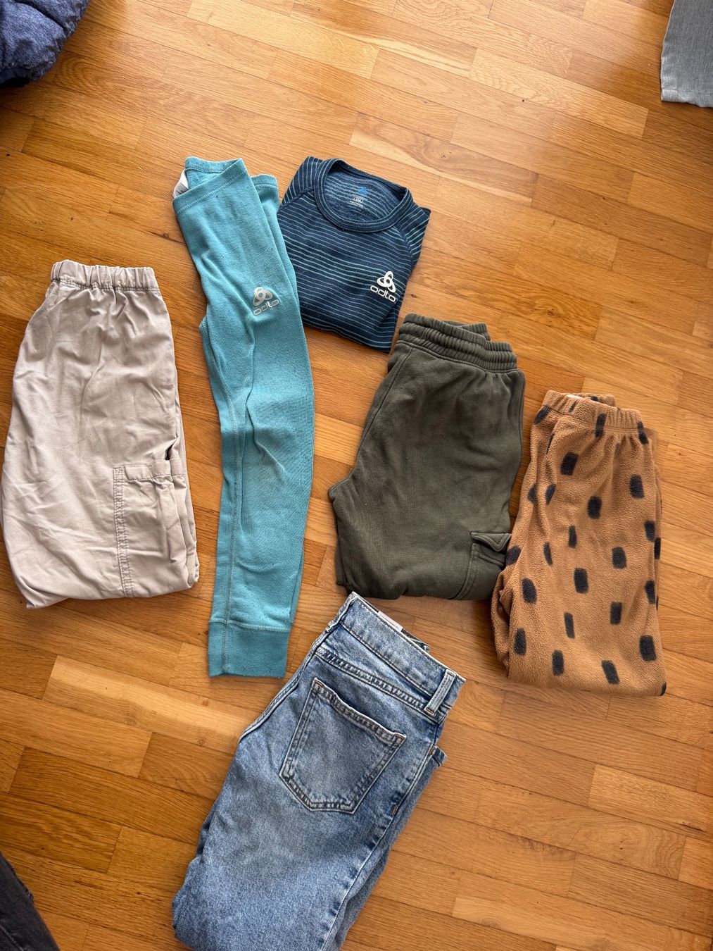 Lotti & Set di vestiti: Grosses Kleiderpaket 5-6 Jahre – Usato da Luzern venduto da Mel_mrb7 4