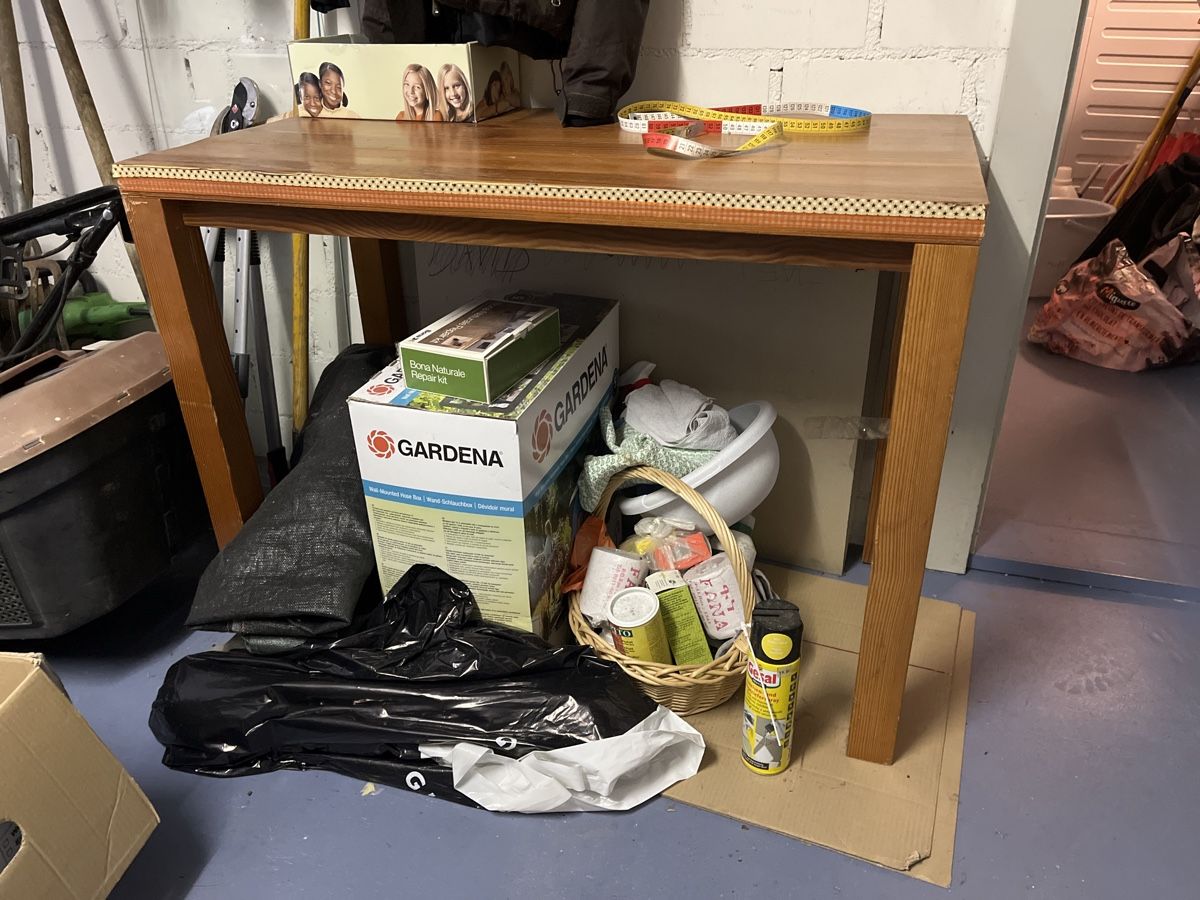 Tavoli: Hübscher Holztisch, Einzelanfertigung – Usato da Aesch BL venduto da shuja01