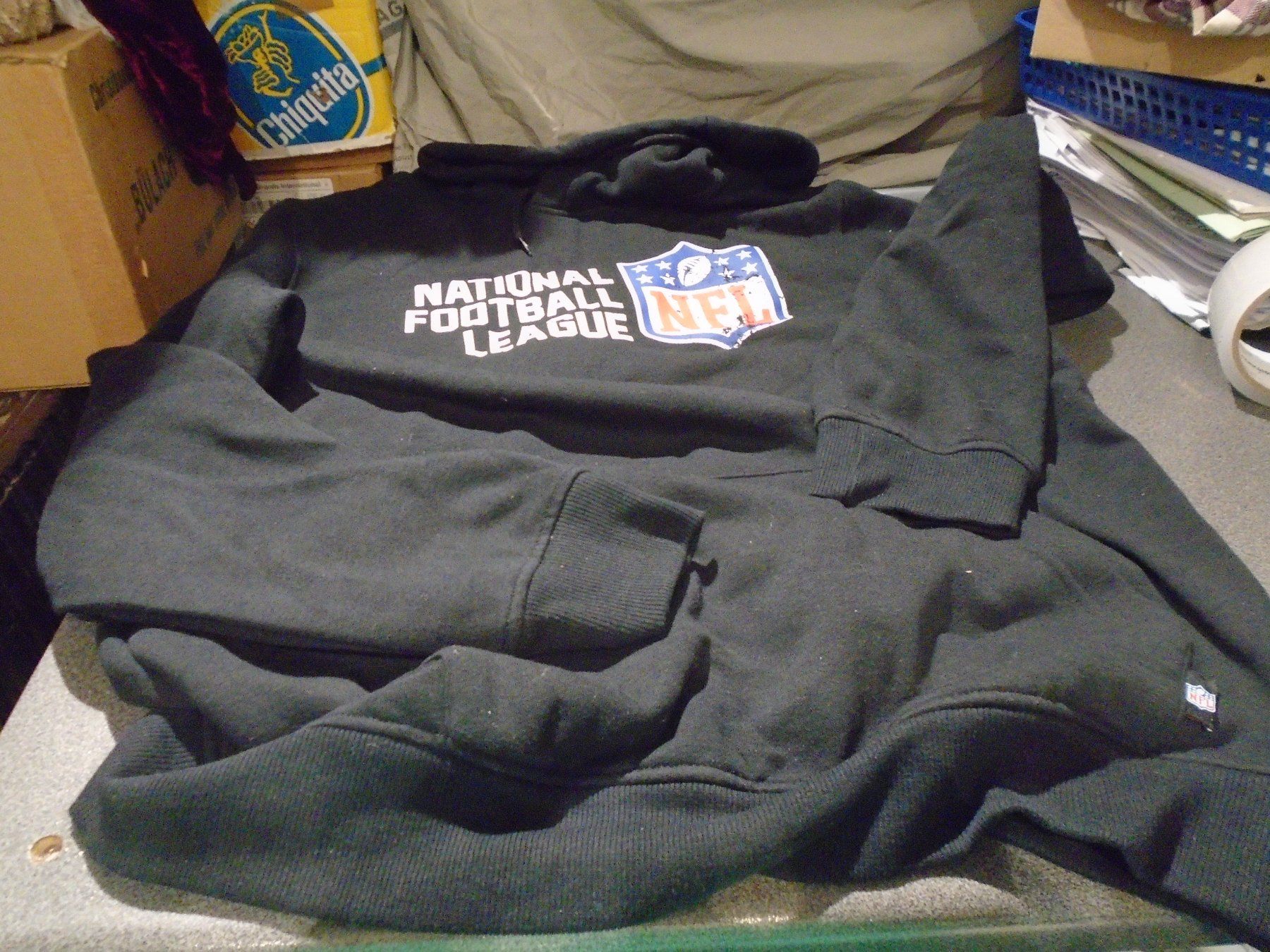 Pulls & Sweat-shirts: Kapuzenpullover Grösse S/CH, schwarz, NFL – D'occasion à Zürich par Motzkuh