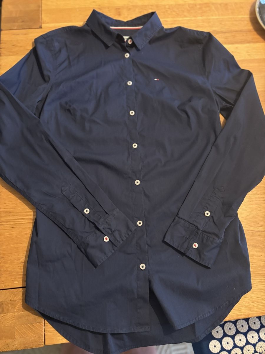 Lotti di vestiti: Chemise Tommy Jeans taille M – Usato da Attalens venduto da Skorpionica 1
