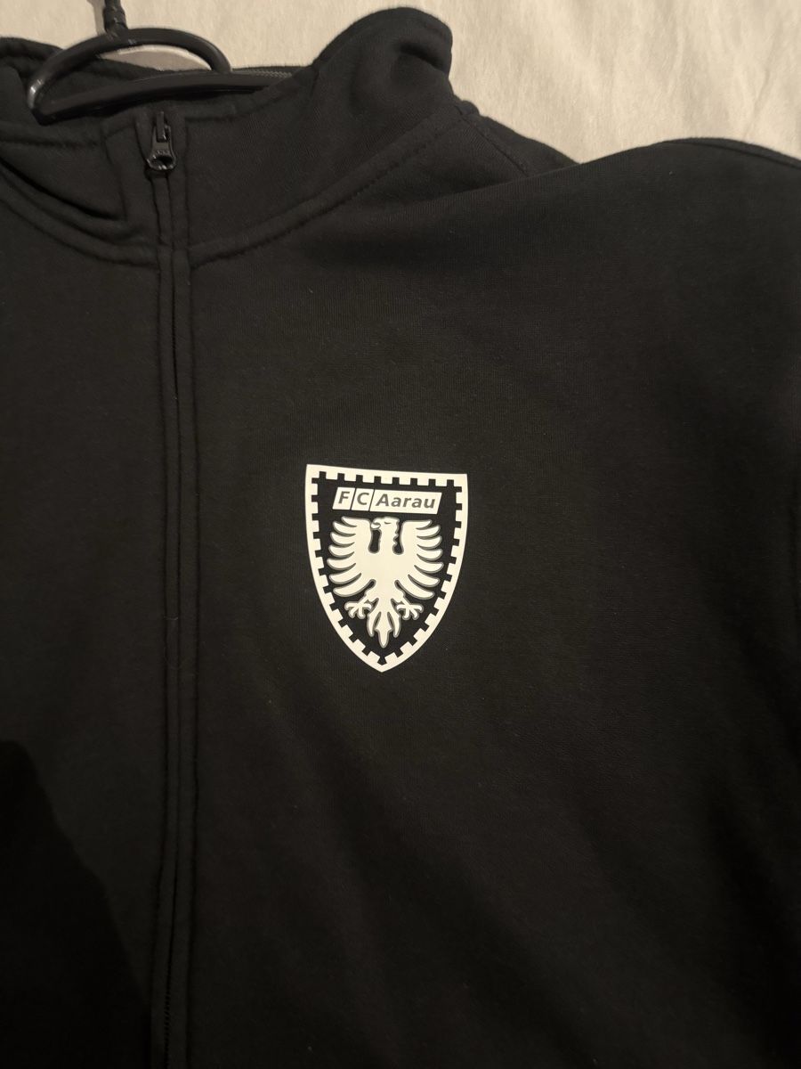 Jacken: FC Aarau Trainingsjacke Neu – Neu (gemäss Beschreibung) aus Däniken SO von jschenker27 1