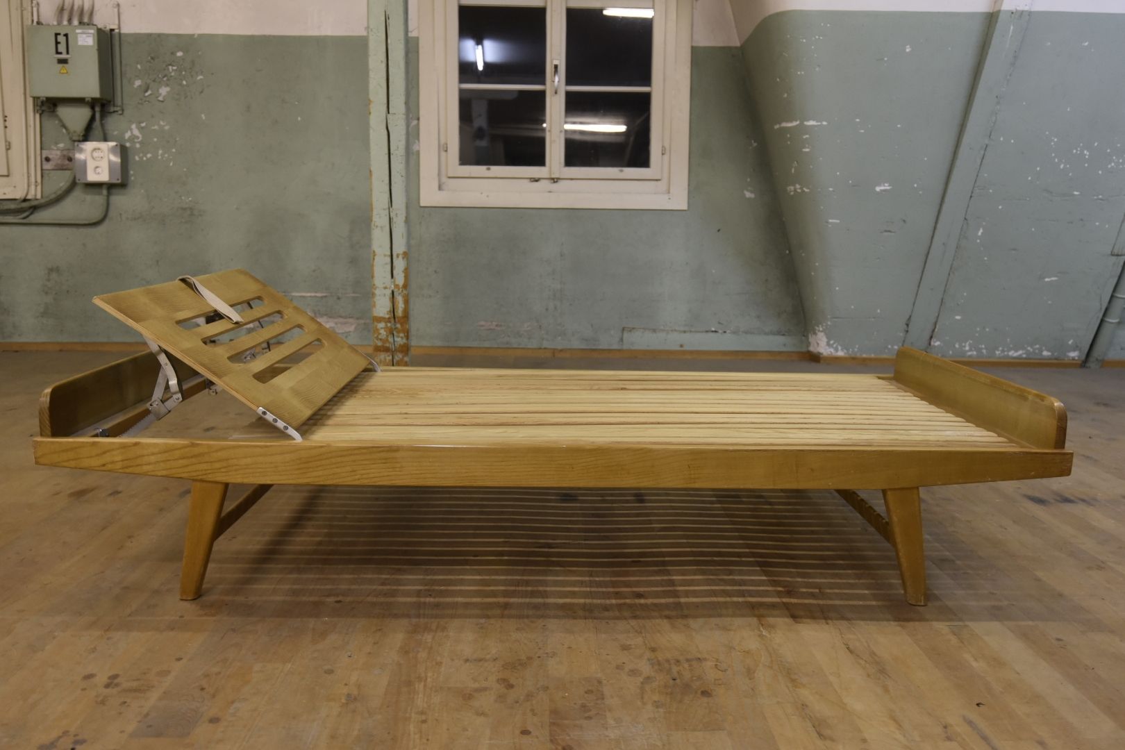 Betten: Designklassiker Bett von Holma – Gebraucht aus Lichtensteig von Usedinstorecom