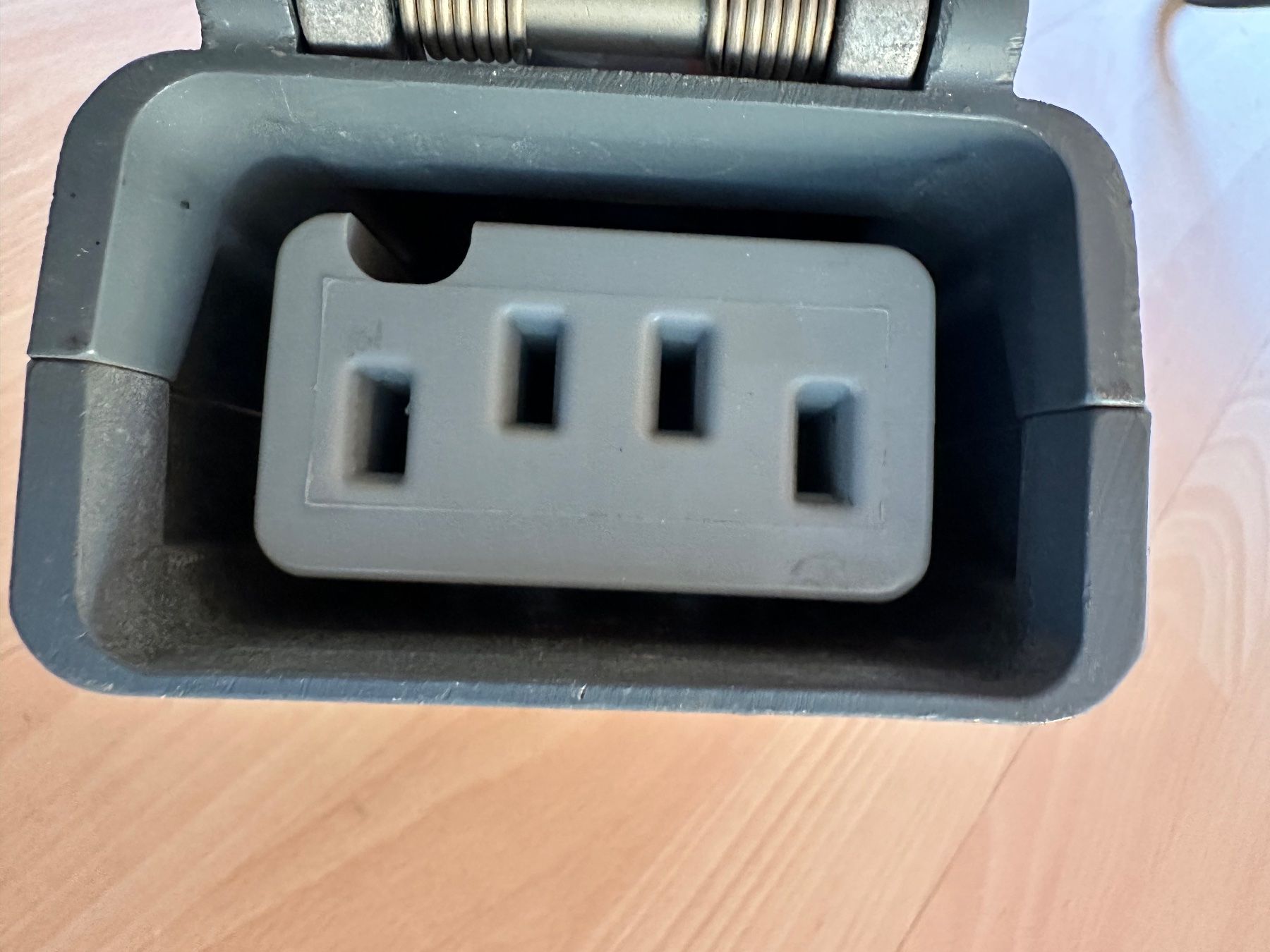 Spine: J25 /4Polige Steckdose CMC – Usato da Huttwil venduto da Bolpa 1