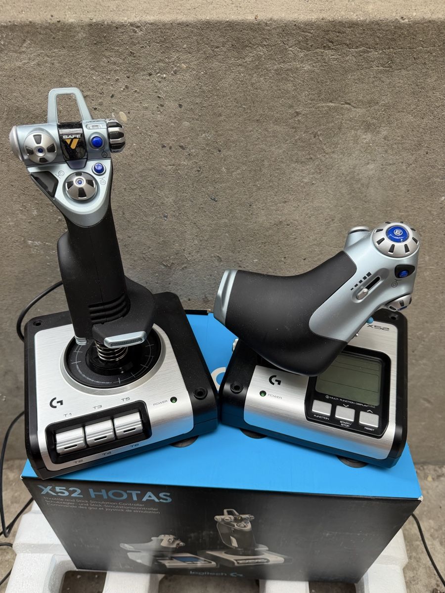 Logitech Controller: Logitech X52 HOTAS Flight Simulator Joystick Set – Usato da Basel venduto da two_n27b 2