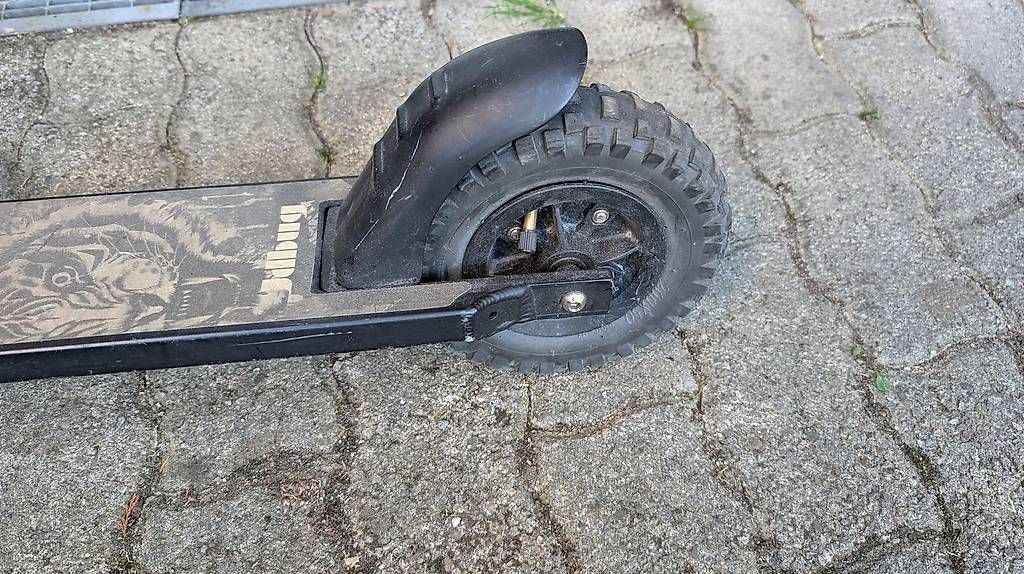 Kickboard: Stylischer Roller zu verkaufen. – Usato da Jonen venduto da Topcut 1