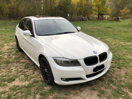BMW 320d Limousine weiss gebraucht