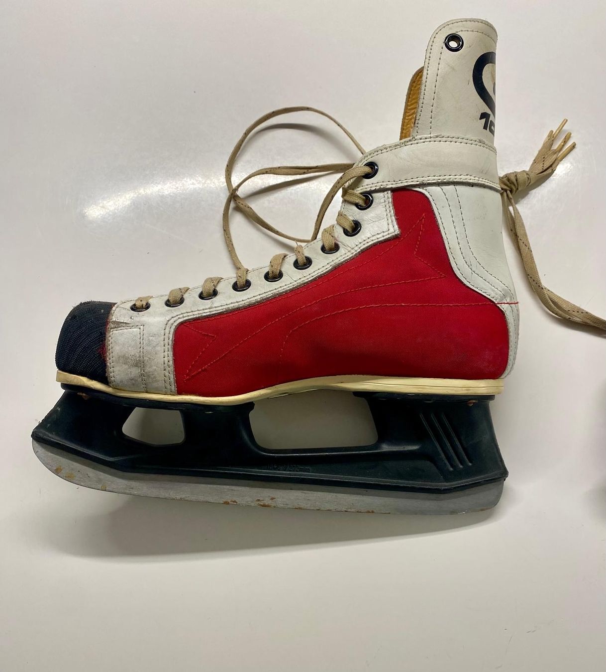 Graf Pattini da ghiaccio: Vintage Graf Eisschuhe, Grösse 41 – Usato da Krauchthal venduto da SamsPuce 2