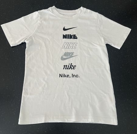 T-Shirt Nike weiss Grösse M 137-147 Logo Print guter Zustand