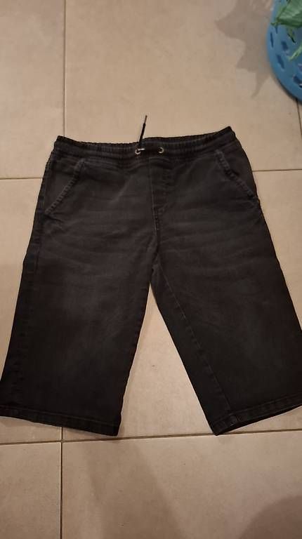 Jeans: Short Jeans – Usato da Essertes venduto da ast_mk5t