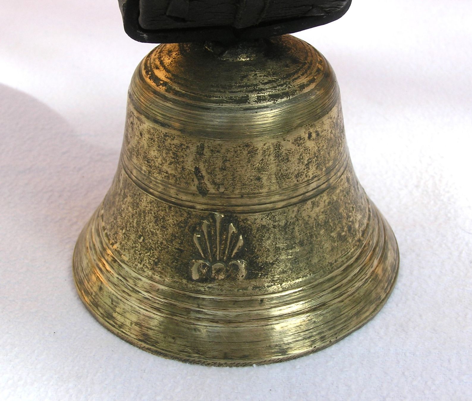 Glocken & Treicheln: ALTE KLEINE GLOCKE – Gebraucht aus Grenchen von Antique-hunter 4