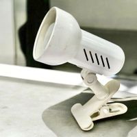 Lampe à pince vintage LUMESS en métal émaillé blanc