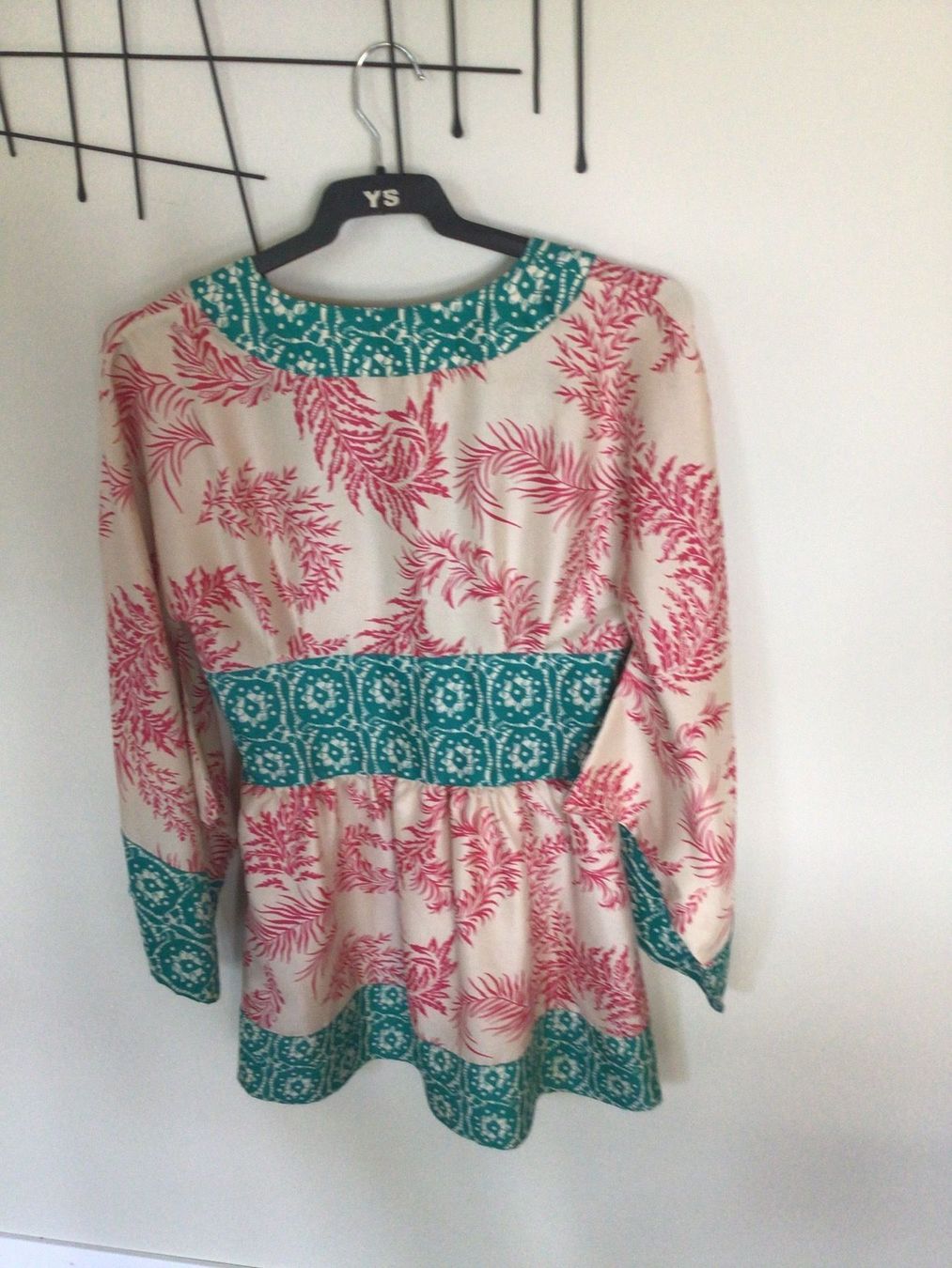 Guess Vestiti: Kleid Guess Kimono – Usato da Zürich venduto da ElarmariodeRuth 2