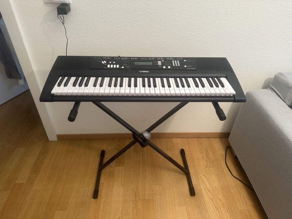 Yamaha Digital Keyboard EZ-220 wie neue mit Ständer | Kaufen auf Ricardo