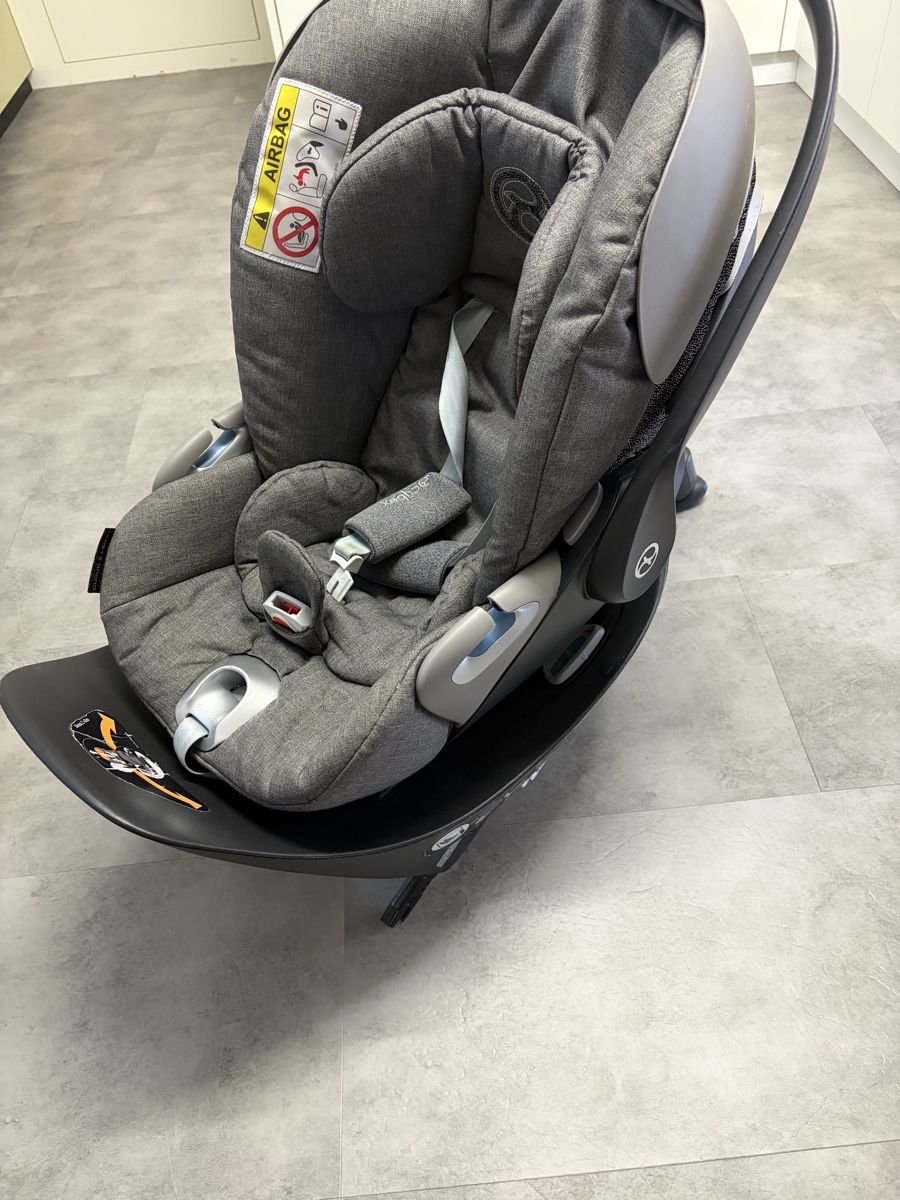 Maxi-Cosi Auto-Kindersitze: Maxi-Cosi mit Isofixstation – Gebraucht aus Grabs von LauraV05 1