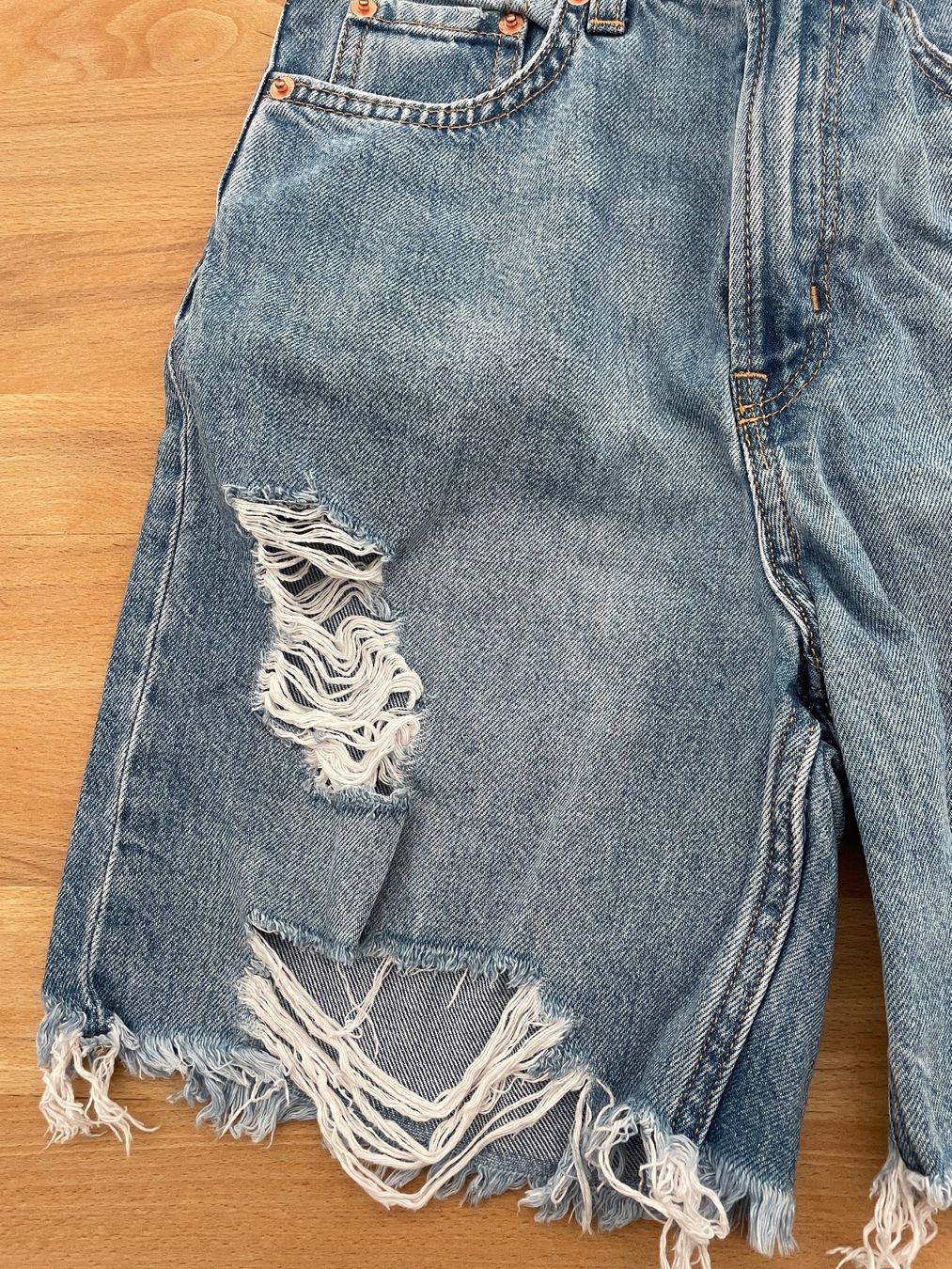 H&M Hosen: Short Jean Déchiré Taille Haute – Gebraucht aus Sion von Mazarine_ 1