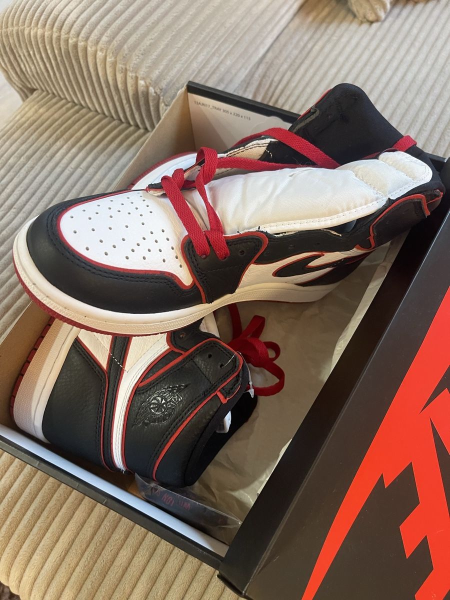 Jordan Scarpe da uomo: Nike Jordan 1 Bloodline Retro High OG – Nuovo (secondo la descrizione) da Cugy FR venduto da Michel20 1