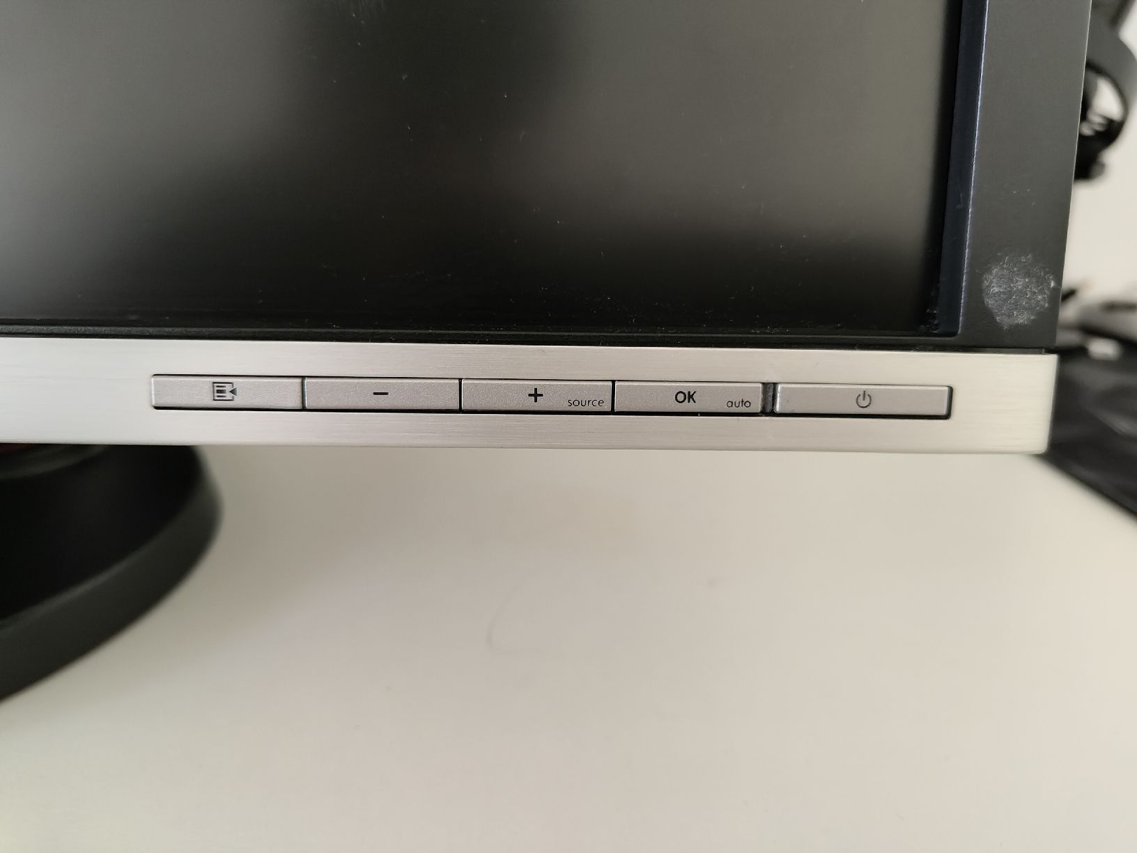 Compaq Monitor: Monitor HP Compaq LA2405wg – Usato da Bern venduto da ed_z717 2