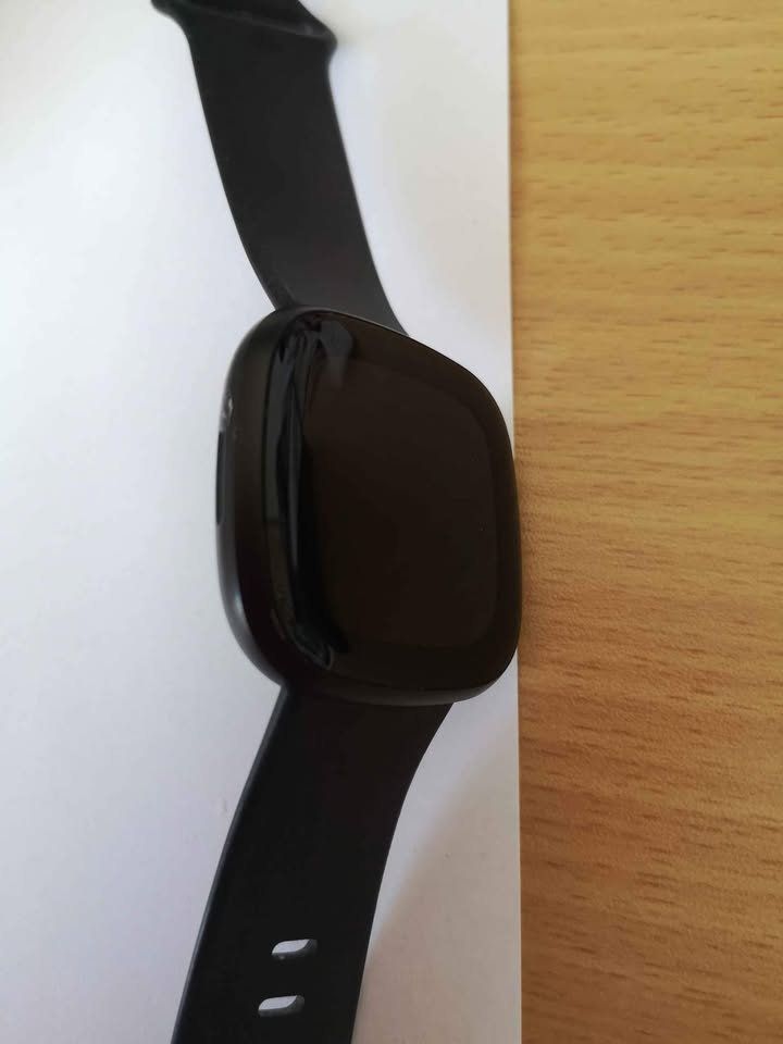 Fitbit Smartwatch: Smartwatch Fitbit versa 3 mit mit USB Ladekal – D'occasion à Lachen SZ par Click21 2