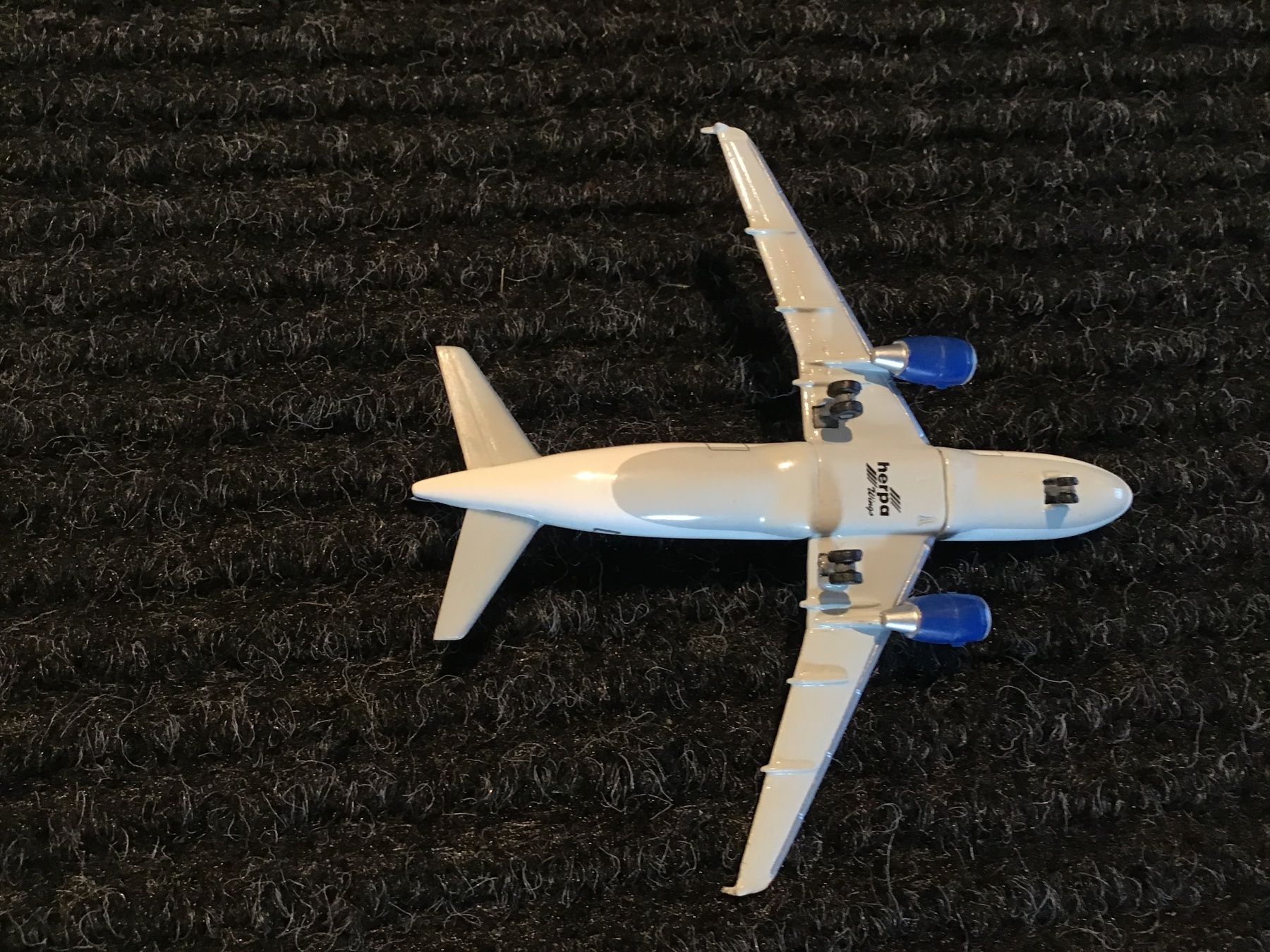 Herpa Kit di modellismo & Modellini statici: HERPA AIRBUS A319  1:500 – Usato da Männedorf venduto da Spezial-Modelle 4