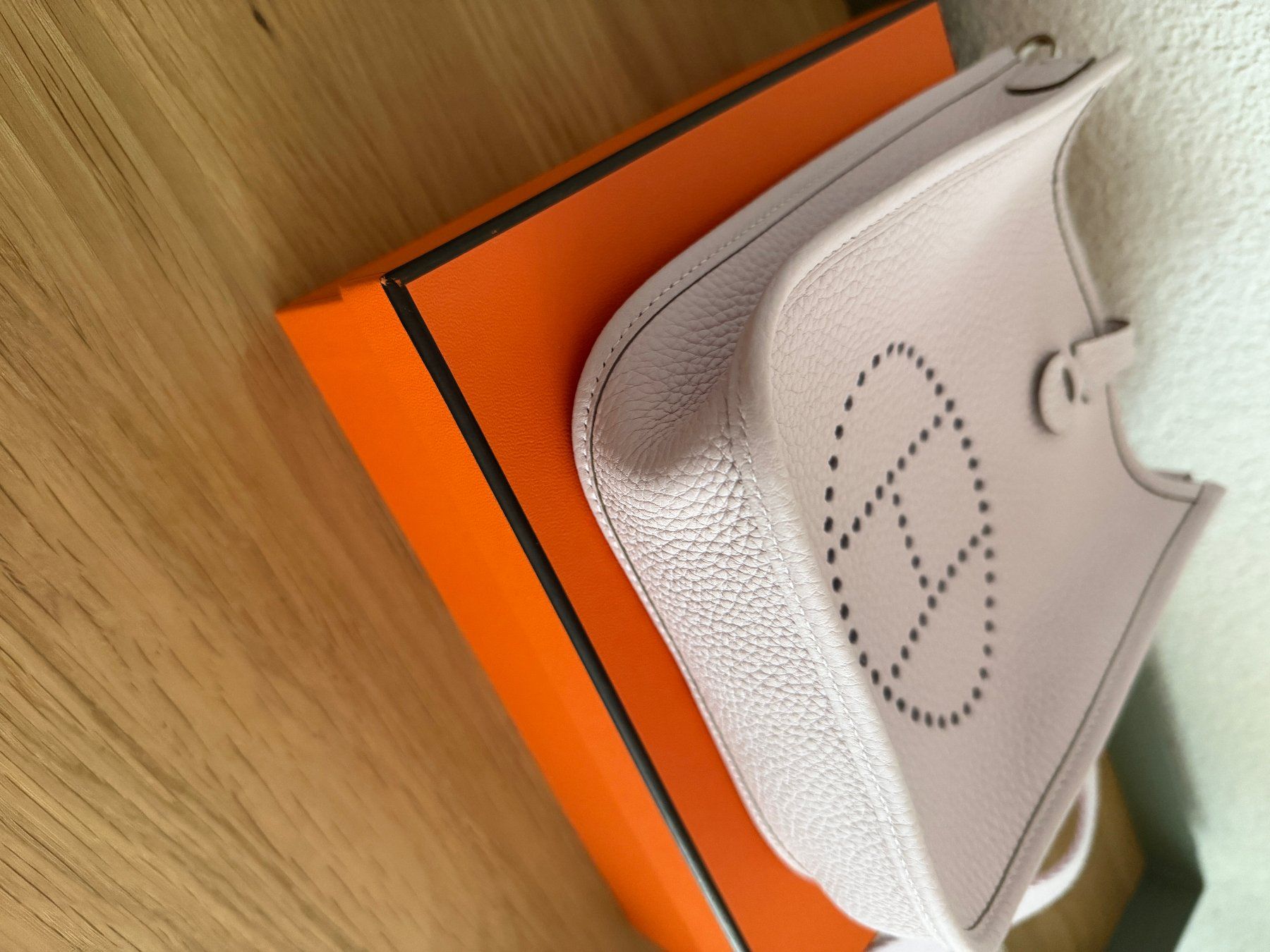 Hermès Sonstige Kleidung & Accessoires: HERMÈS Evelyne 16 mauve pale – Gebraucht aus Villars-sur-Glane von frapple92 2