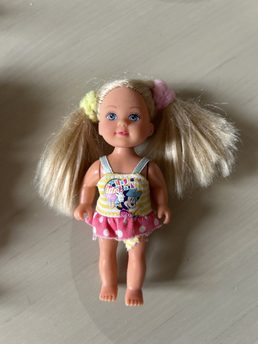 Giocattoli: Lot de 3 poupées Barbie et 2 Disney – Usato da Vevey venduto da Jaycewitwicky 3