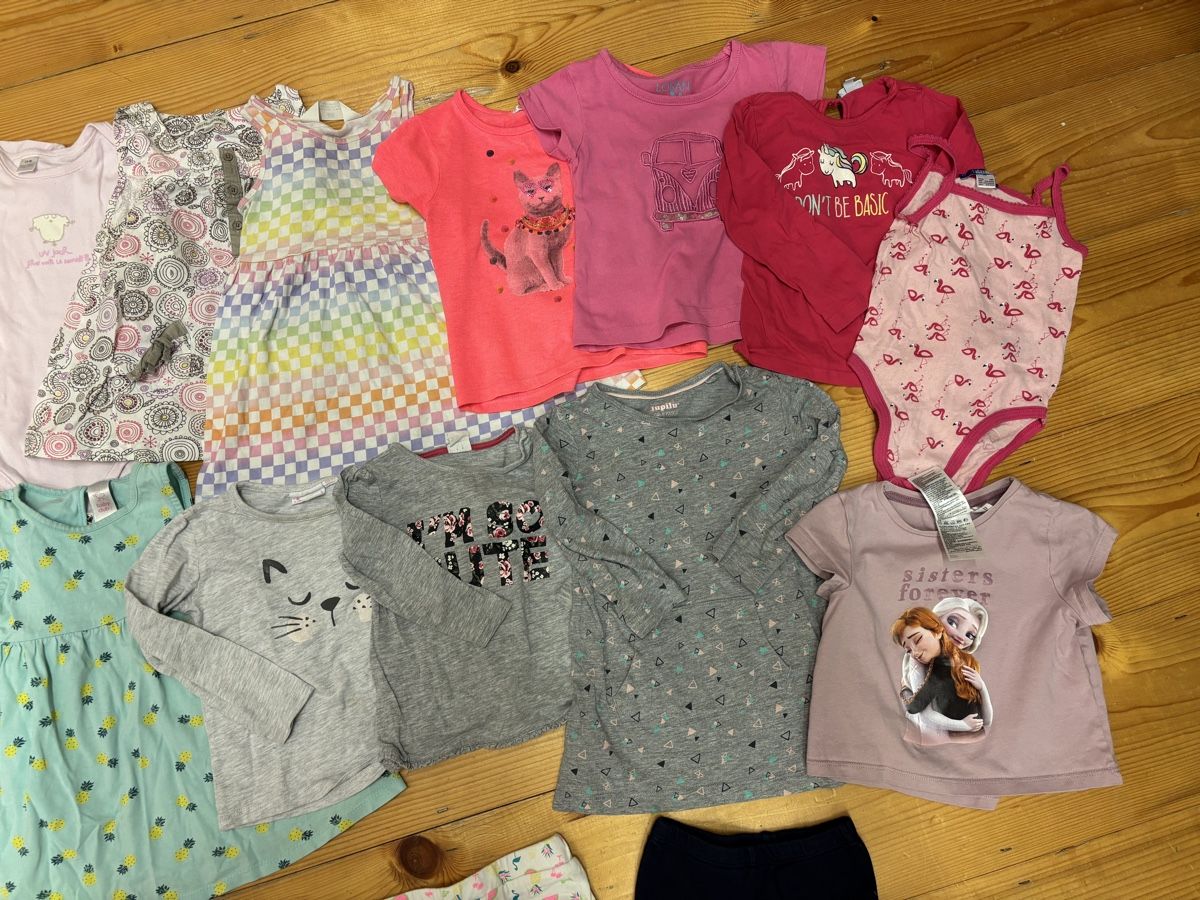 Lotti & Set di vestiti: Kleiderpaket Mädels, Grösse 86/92 – Usato da Büren an der Aare venduto da Nikito2001 2