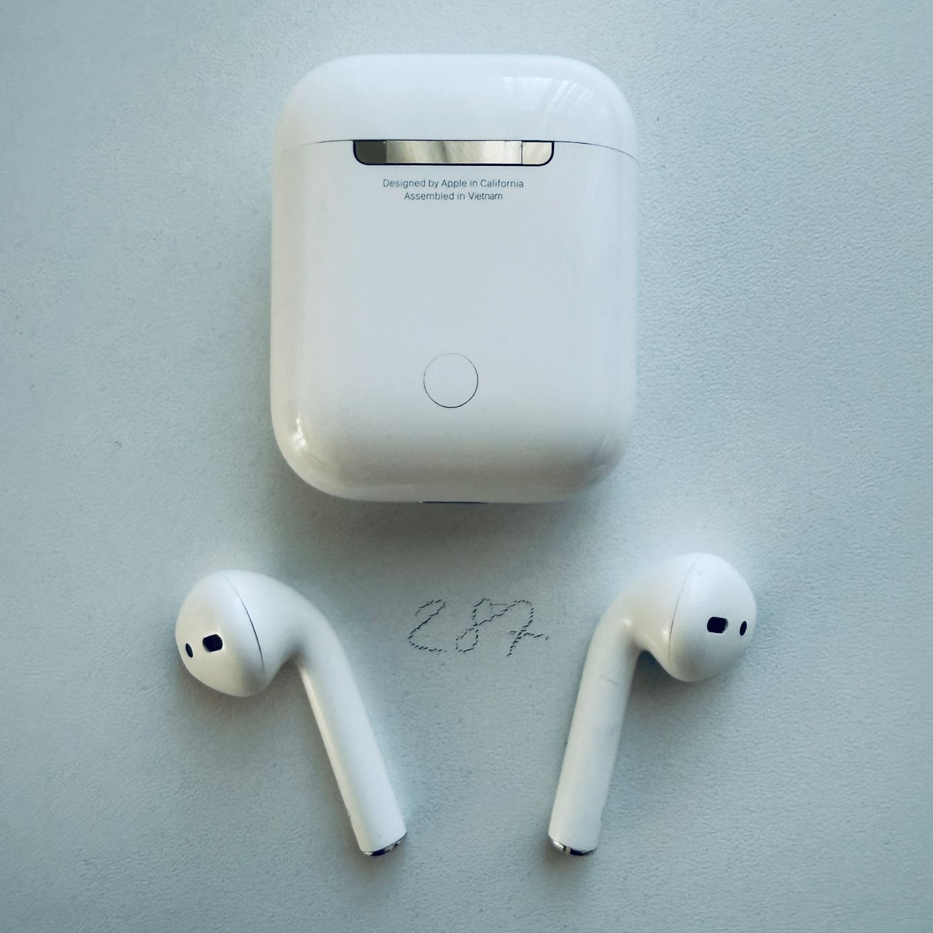 Apple Cuffie: Original Apple AirPods 2 Gen. Wireless Kopfhörer & Case – Usato da Basel venduto da MY.AIRPODS.SHOP