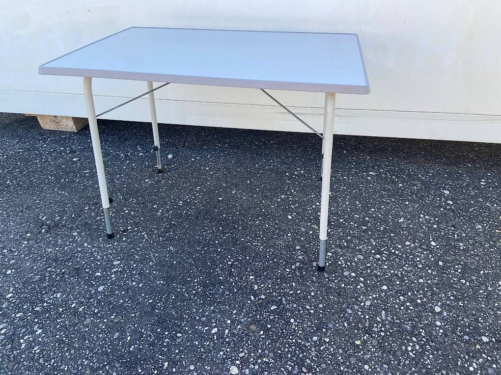 Sedie:  Campingtisch plus 5 Campingstühle beides Klappbar – Usato da Leuzigen venduto da Doppelrad 5