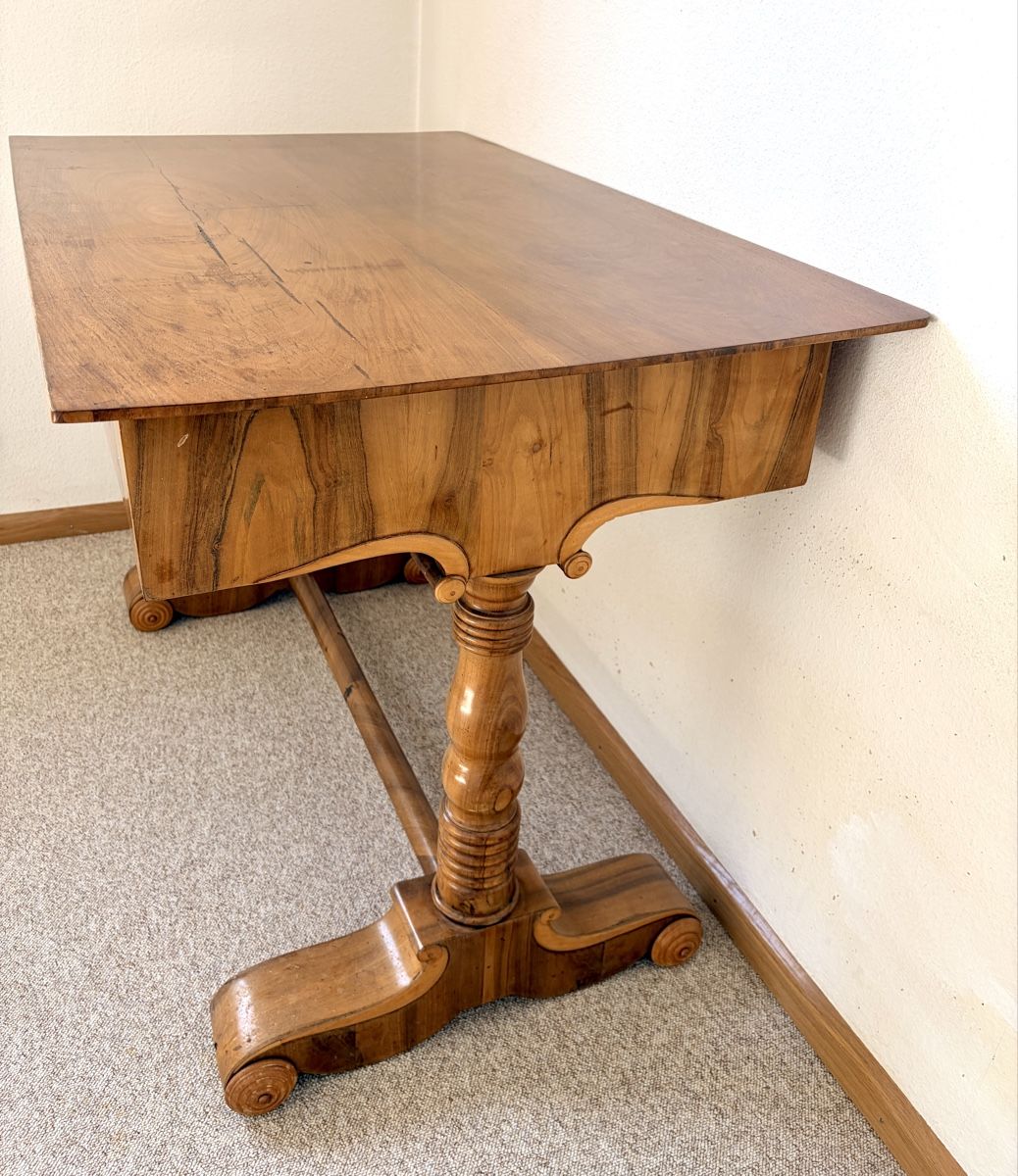 Scrivanie: Antiker Biedermeier Schreibtisch – Usato da Basel venduto da l.volfova 2