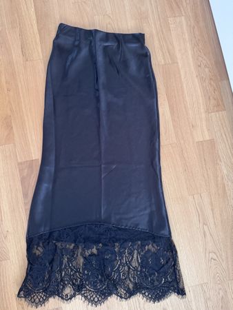  Rock schwarz mit Spitze Grösse XS neu
