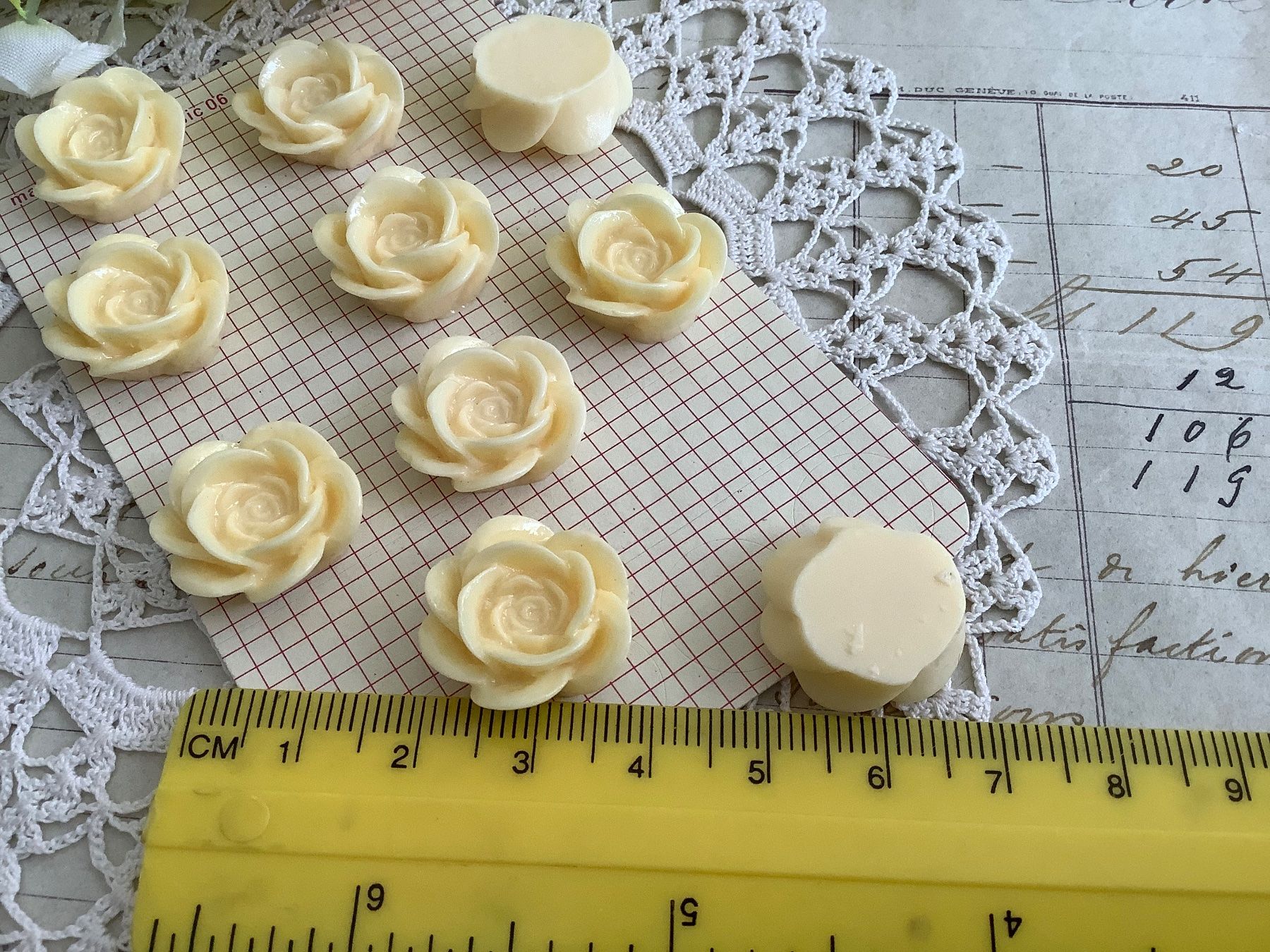Tutte le decorazioni: 10x Applique Rose 2cm crème Deko Cabochon Flatback – Nuovo (secondo la descrizione) da Meyrin venduto da laservette99 1