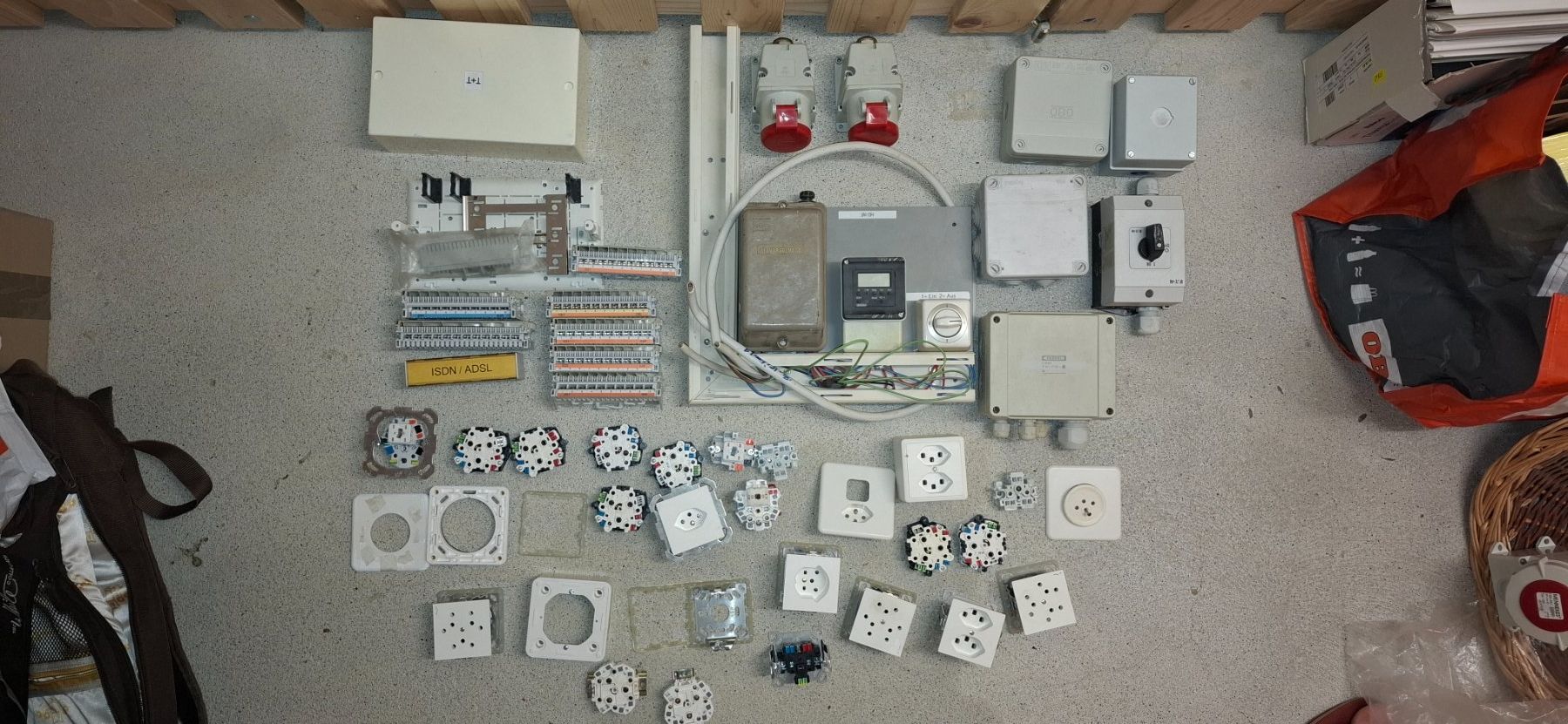 Spine: Konvolut Elektromaterial – Usato da Zürich venduto da male80 5