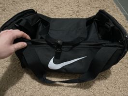 Sporttasche Nike schwarz neu, ideal für Fitness & Reisen