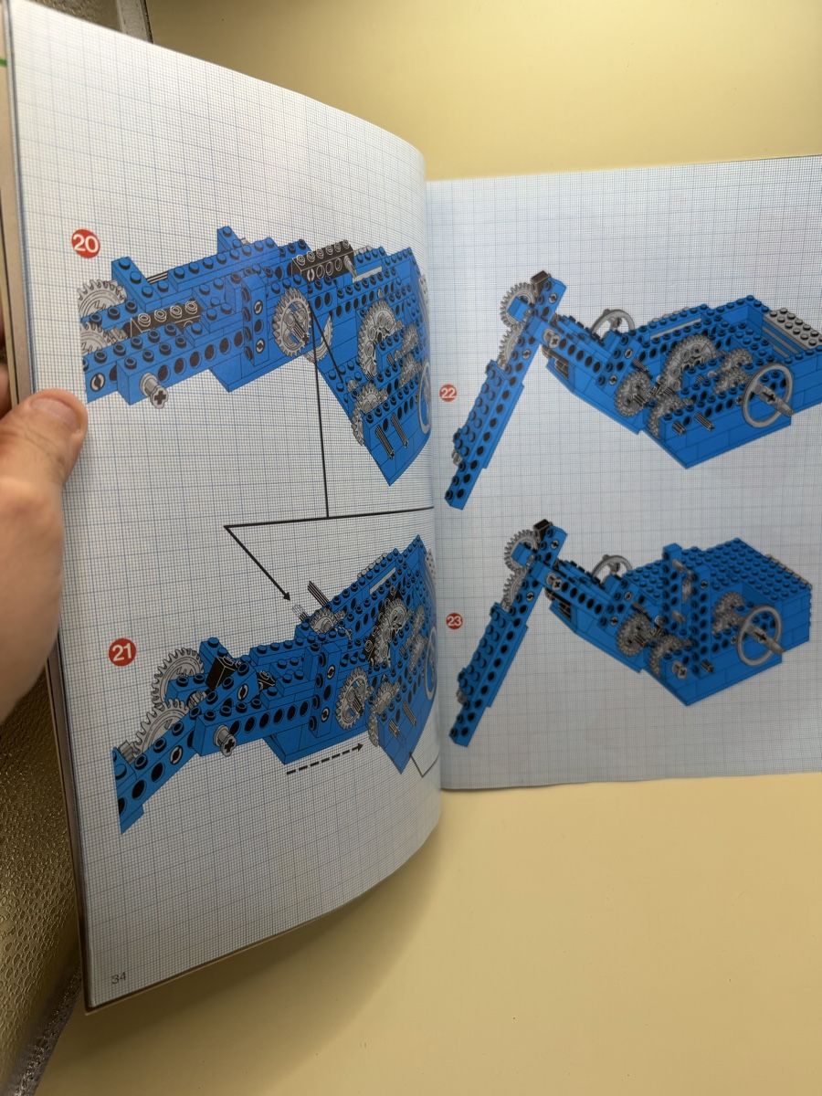 Lego Kit di costruzioni: LEGO Technic 8888 Expert Builder Idea Book 1980 – Usato da Lausanne venduto da chi_rwy5 5