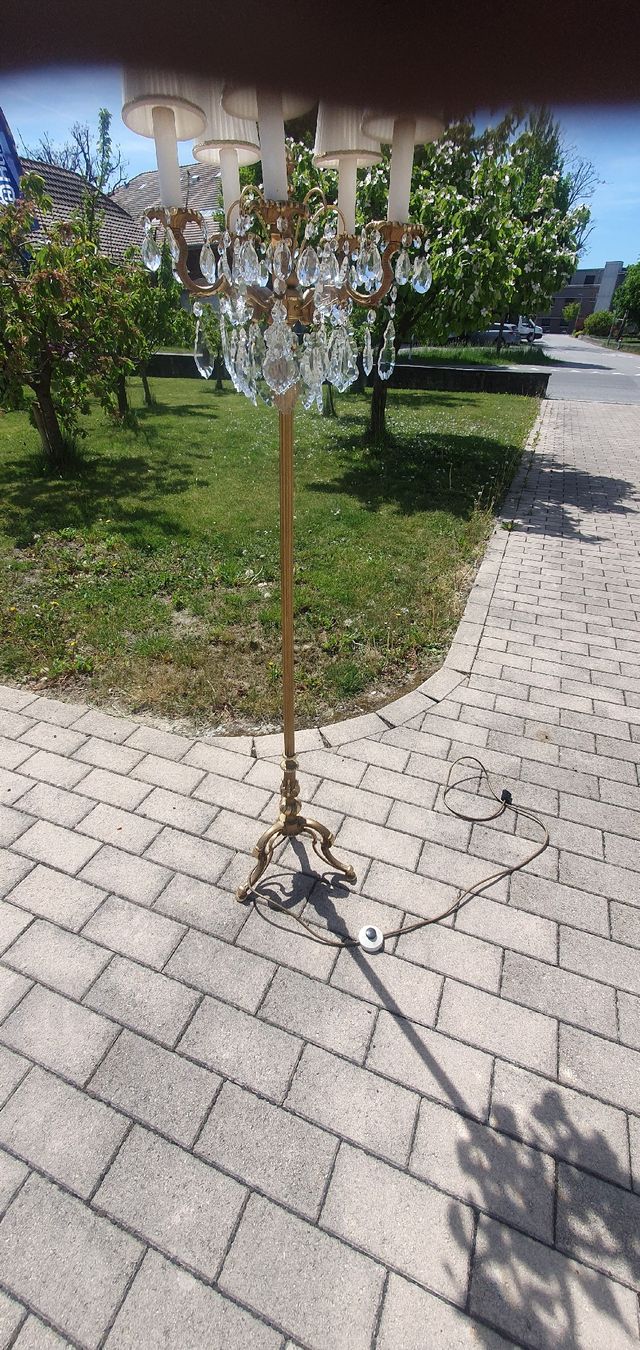 Lampade: Antike Stehlampe – Usato da Utzenstorf venduto da Filetto 3