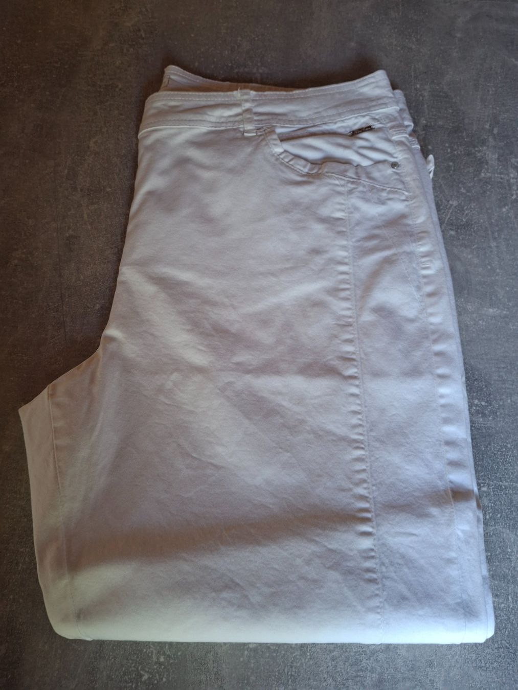 C&A Pantaloni: Pantalon blanc 98% coton taille 44 marque C&A – Usato da Villiers venduto da san_jn5w 7