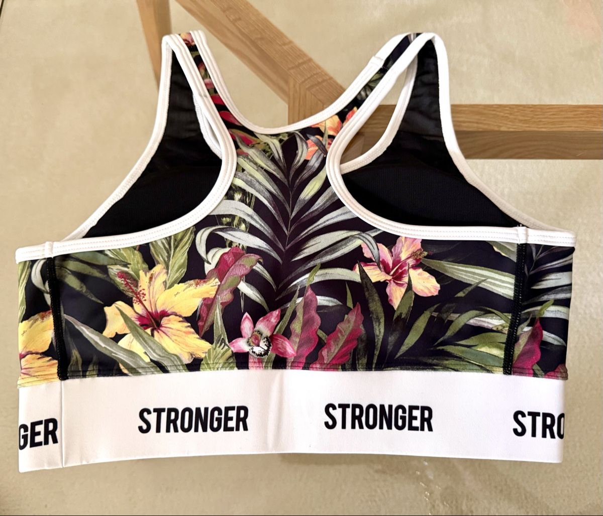 Top: Brassière de sport Stronger taille M – Usato da Romanel-sur-Lausanne venduto da Koala1908 1