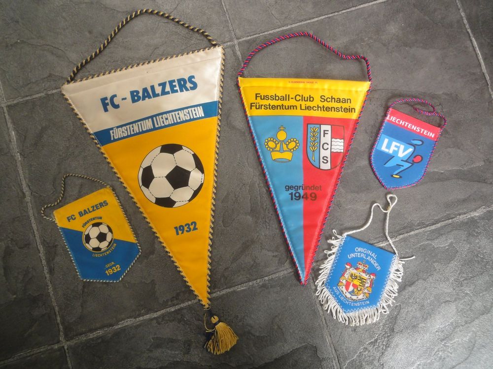 Vintage Fanion/Wimpel FC GRANDSON - TUILERIES (Neuf avec emballage d