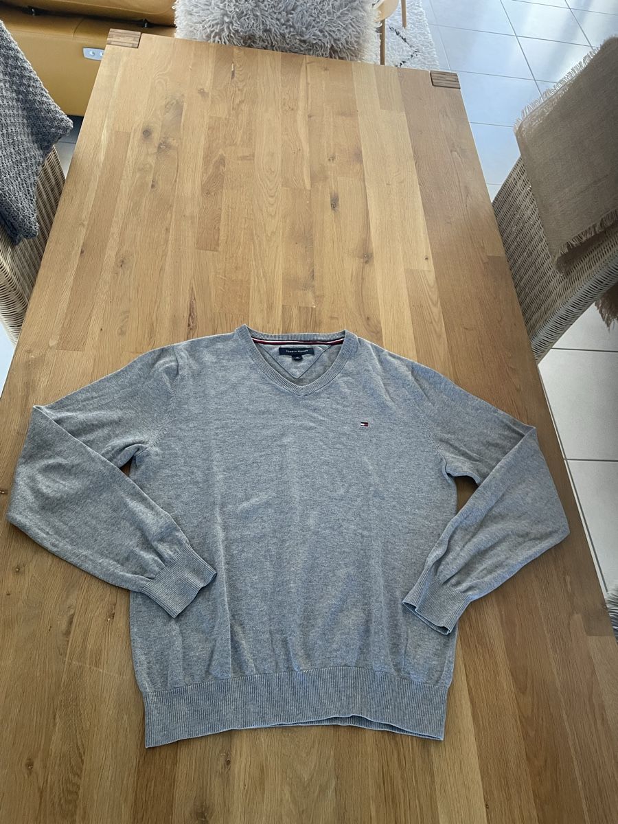 Tommy Hilfiger Maglioni & Felpe: Pullover Tommy Hilfiger V-Ausschnitt grau Grösse S – Usato da Dübendorf venduto da jlu_r7hz 6