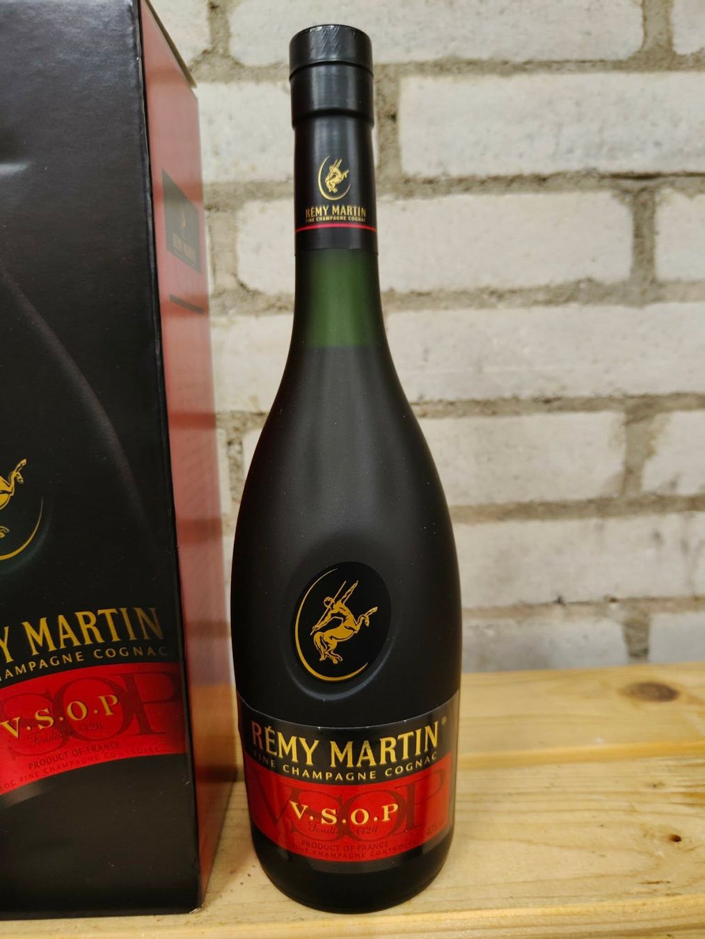 Rémy Martin Bevande alcoliche: Cognac Remy Martin VSOP 0.7l/40%, – Nuovo e nell'imballaggio originale da Münchenstein venduto da wusmarino 2