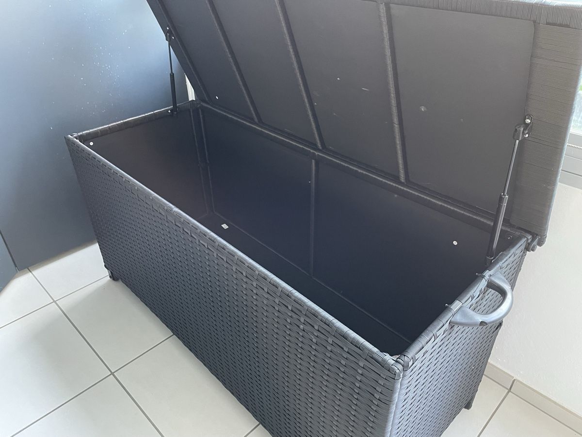 Auflagenboxen: Gartenbox Rattan – Gebraucht aus Unterkulm von isi_dfq5 1