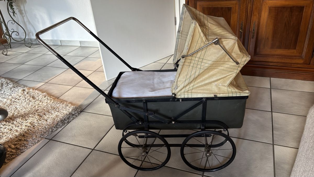 Carrozzine per bambole: Kinderwagen alt – Usato da Balsthal venduto da wasserente 2