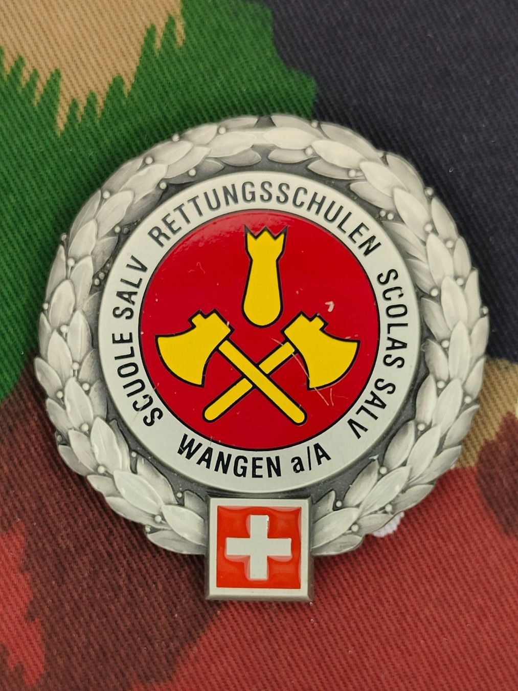 Schweizer Armee Placchette & Badge: Béretemblem Rettungsschulen Wangen a/A – Usato da Bauma venduto da SwissMilitaria