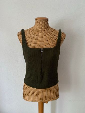 ZARA - Top olivgrün gerippt S