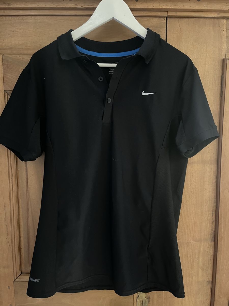 Nike T-Shirts: schwarze T-Shirts von Nike – Gebraucht aus Bonstetten von lala_123