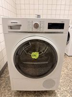 Siemens iQ700 iSensoric freestanding heat pump tumble dryer