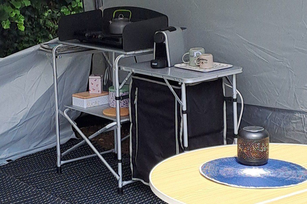 Armadi: Armoire camping – Nuovo (secondo la descrizione) da Les Reussilles venduto da Christoph2048