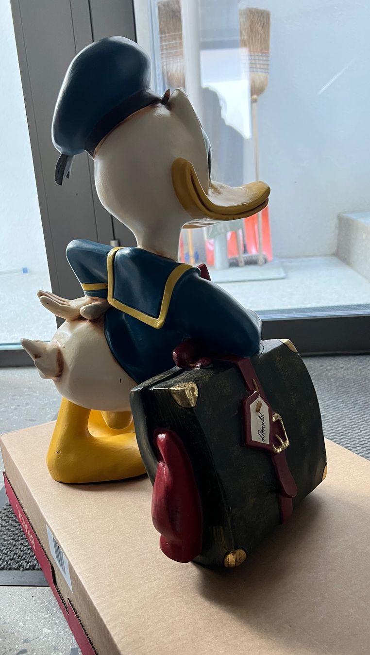 Disney Figuren: Disney, Donald Duck Figur, gross, mit Koffer – Gebraucht aus Iragna von Flips03 4